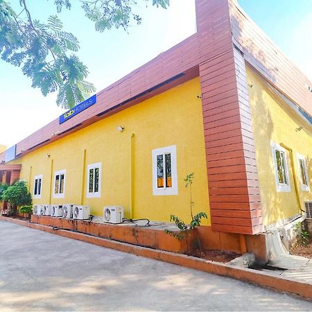 Fabexpress Airport Stay Inn - Nr Hyderabad International Airport, Shamshabad Exteriör bild