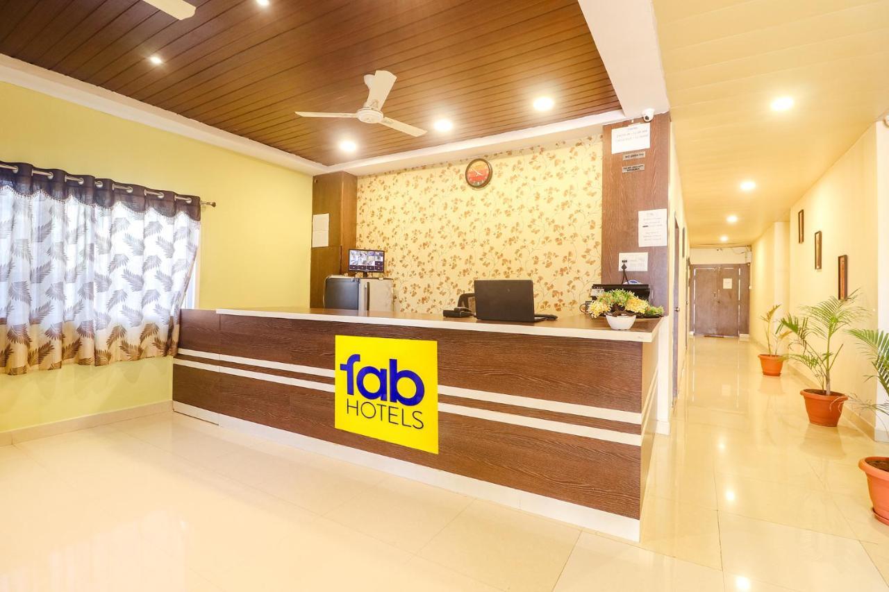 Fabexpress Airport Stay Inn - Nr Hyderabad International Airport, Shamshabad Exteriör bild
