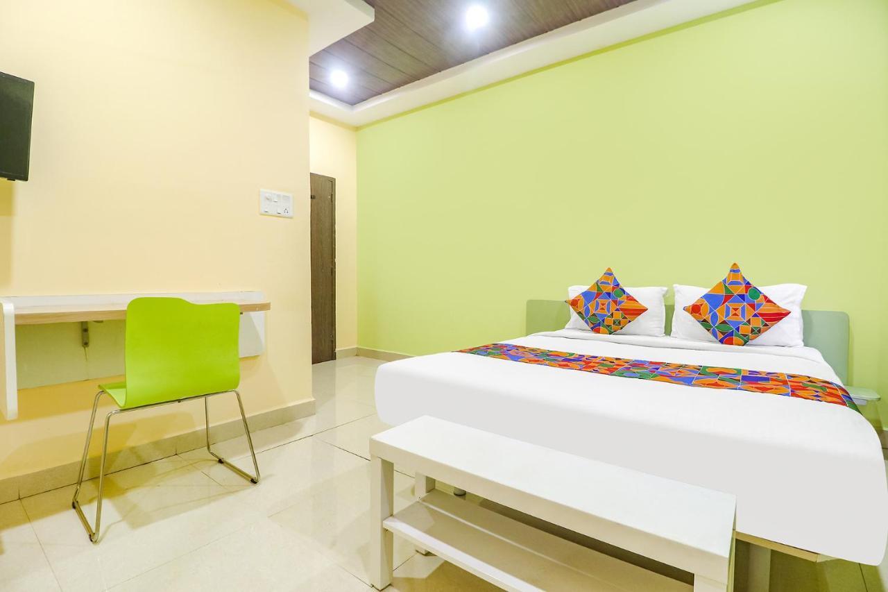 Fabexpress Airport Stay Inn - Nr Hyderabad International Airport, Shamshabad Exteriör bild